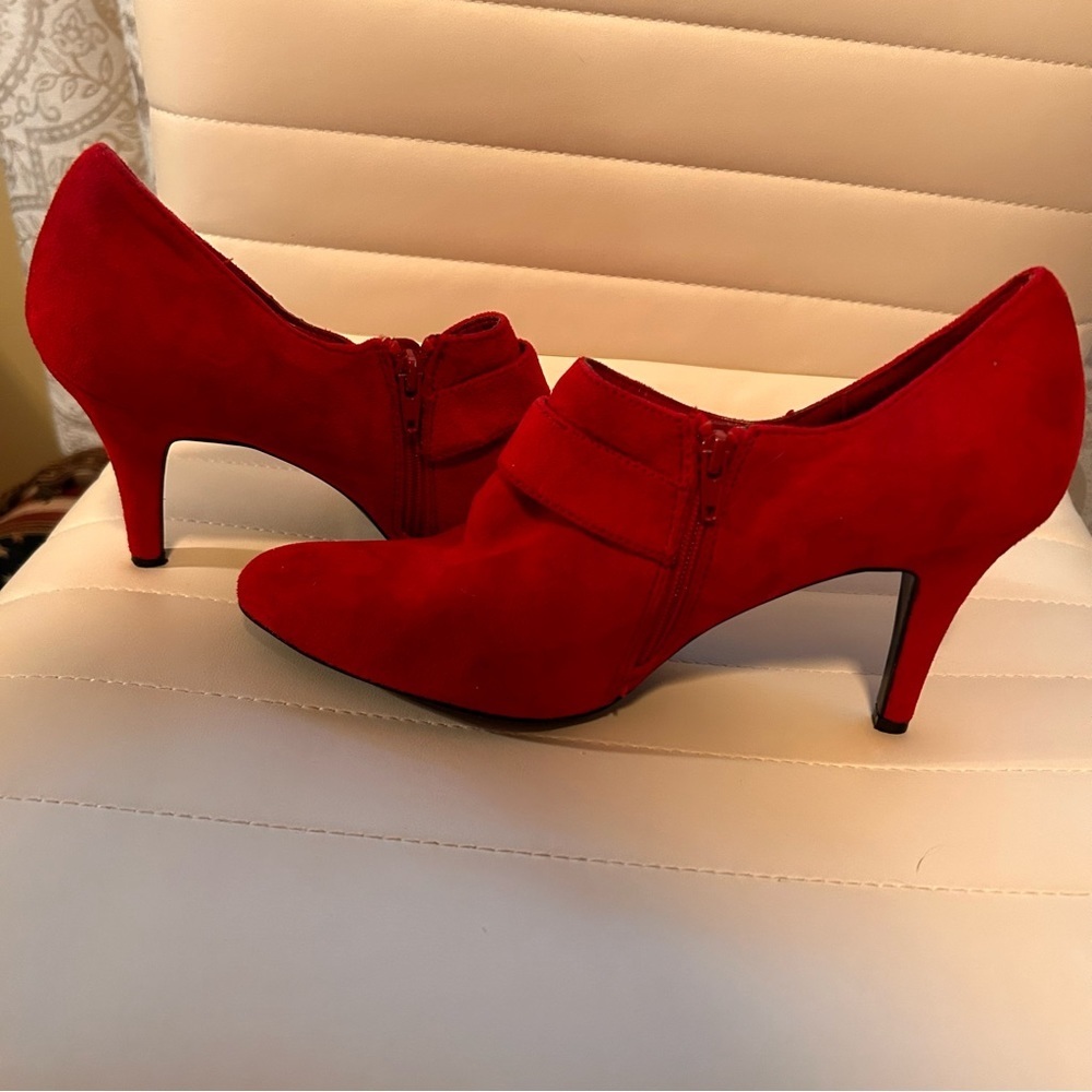 Impo Sadie Red Slip on Ankle boots, zip up with buckle. Size 8 - Picture 7 of 8